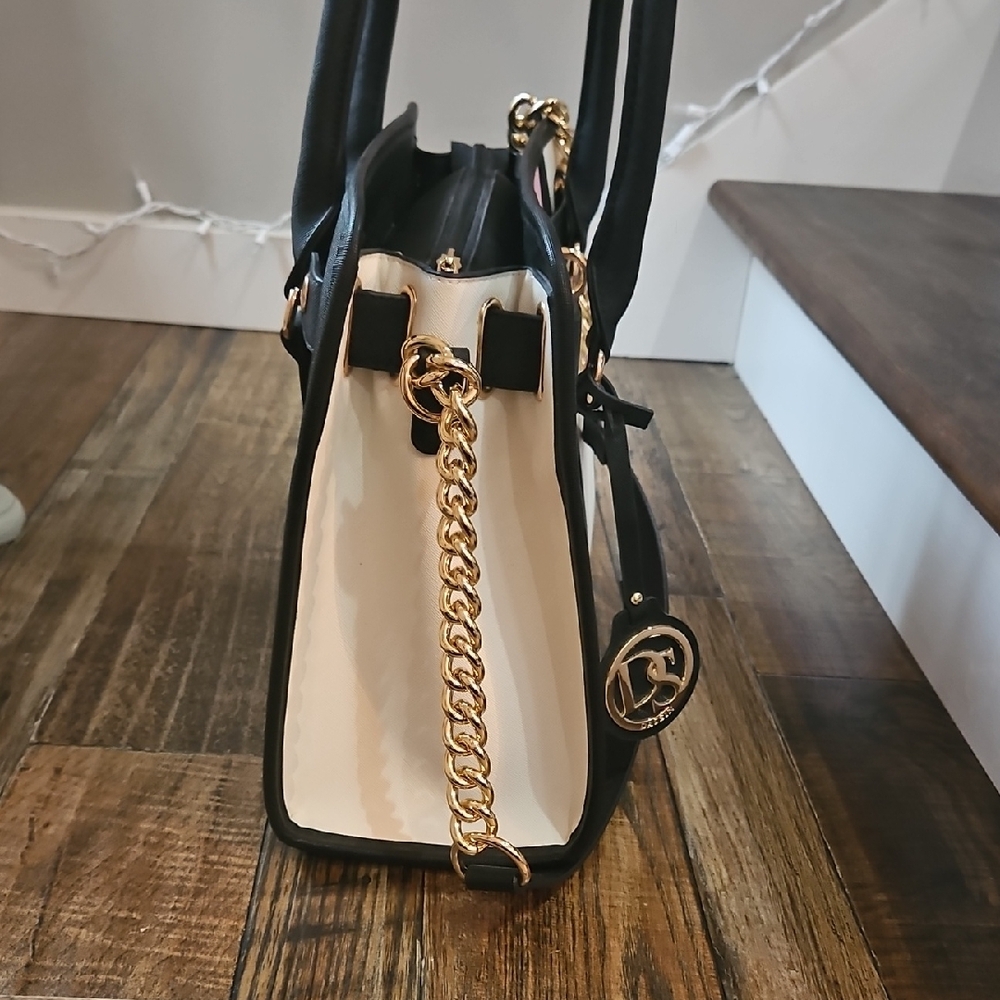 Elegant DS Black, Pink, and White Large Handbag with Gold Accents.... - Picture 4 of 9